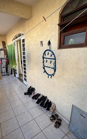 Casa à venda com 240m², 3 quartos e 2 vagas