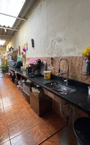 Casa à venda com 240m², 3 quartos e 2 vagas