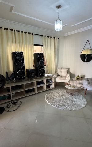 Casa à venda com 240m², 3 quartos e 2 vagas