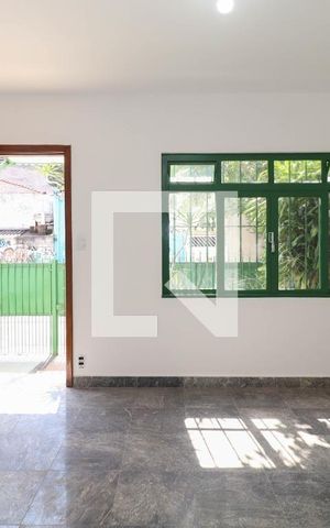 Casa para alugar com 150m², 3 quartos e 3 vagas Casa para alugar com 150m², 3 quartos e 3 vagasSala