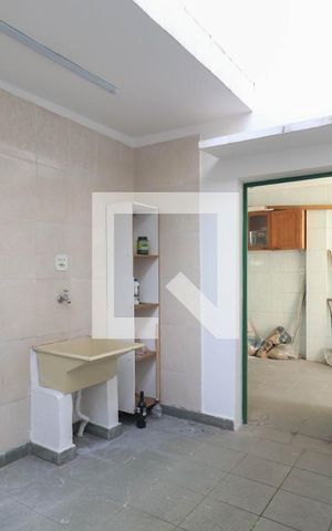 Casa para alugar com 150m², 3 quartos e 3 vagas Casa para alugar com 150m², 3 quartos e 3 vagasÁrea de serviço