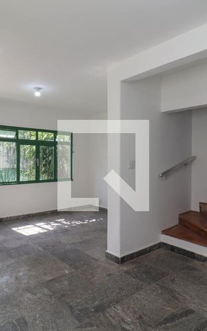 Casa para alugar com 150m², 3 quartos e 3 vagas Casa para alugar com 150m², 3 quartos e 3 vagasSala