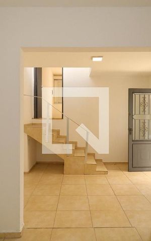 Casa para alugar com 60m², 1 quarto e 1 vaga Casa para alugar com 60m², 1 quarto e 1 vagaSala