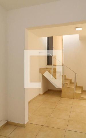 Casa para alugar com 60m², 1 quarto e 1 vaga Casa para alugar com 60m², 1 quarto e 1 vagaSala