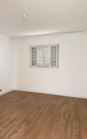 Casa à venda com 233m², 4 quartos e 2 vagas Casa à venda com 233m², 4 quartos e 2 vagasQuarto