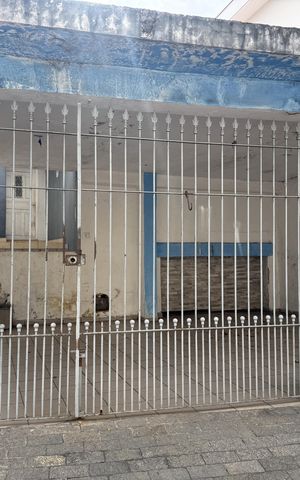 Casa à venda com 233m², 4 quartos e 2 vagas Casa à venda com 233m², 4 quartos e 2 vagasFachada