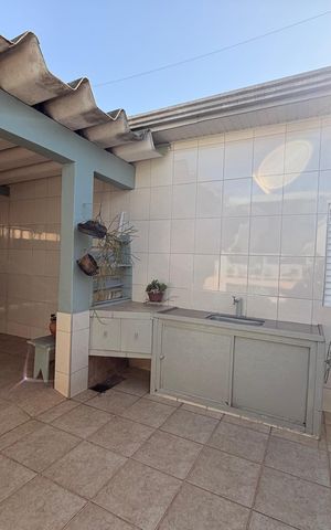 Casa para alugar com 174m², 3 quartos e 2 vagasQuintal com Churrasqueira e garagem