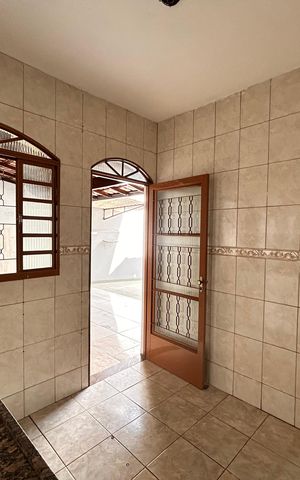 Casa para alugar com 180m², 4 quartos e 5 vagas