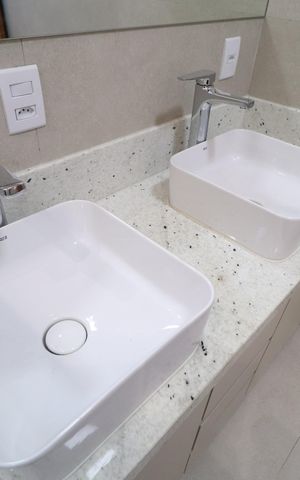 Casa de condomínio para alugar com 238m², 3 quartos e 2 vagasBanheiro do Quarto 1