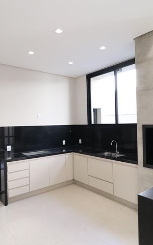 Casa de condomínio para alugar com 238m², 3 quartos e 2 vagasCozinha