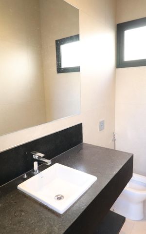 Casa de condomínio para alugar com 238m², 3 quartos e 2 vagasBanheiro Social