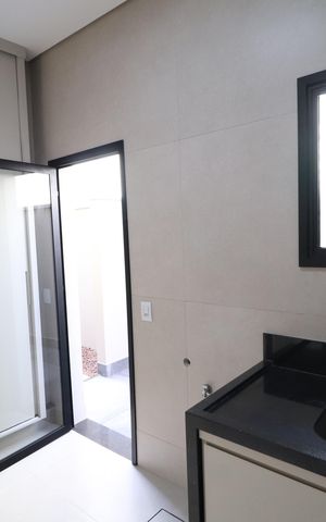 Casa de condomínio para alugar com 238m², 3 quartos e 2 vagasÁrea de Serviço