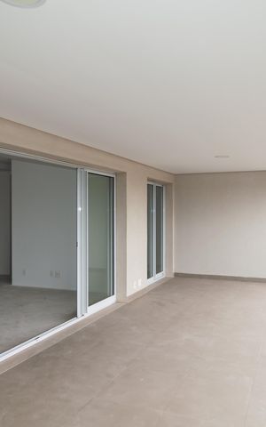 Apartamento à venda com 127m², 3 quartos e 2 vagas Apartamento à venda com 127m², 3 quartos e 2 vagasVaranda