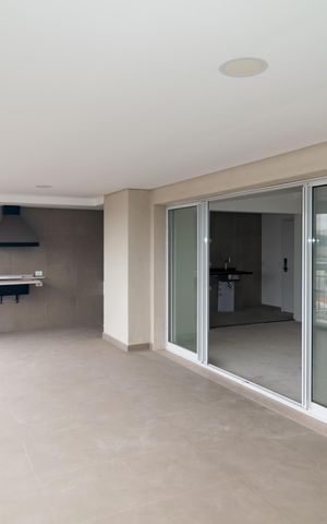 Apartamento à venda com 127m², 3 quartos e 2 vagas Apartamento à venda com 127m², 3 quartos e 2 vagasVaranda