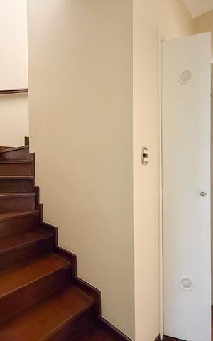 Casa à venda com 125m², 3 quartos e 2 vagasEscada