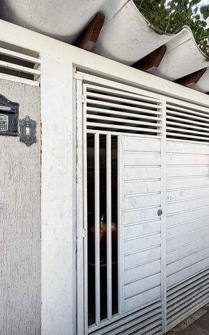 Casa à venda com 125m², 3 quartos e 2 vagasFachada