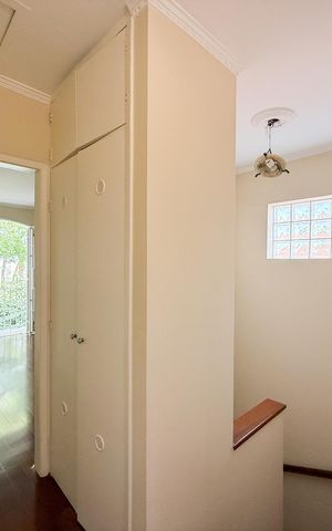 Casa à venda com 125m², 3 quartos e 2 vagasEscada