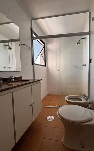 Apartamento para alugar com 147m², 3 quartos e 2 vagasBanheiro suíte 