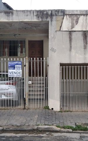 Casa à venda com 240m², 4 quartos e 2 vagas Casa à venda com 240m², 4 quartos e 2 vagasFachada
