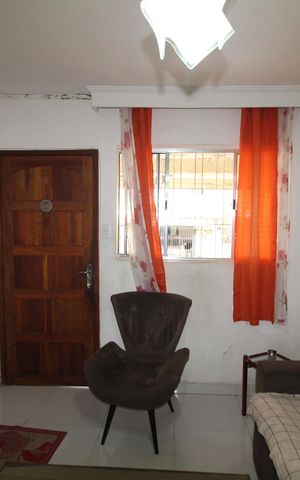 Casa à venda com 240m², 4 quartos e 2 vagasSala