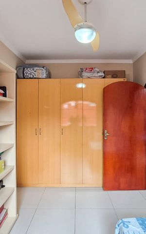 Casa à venda com 212m², 3 quartos e 3 vagas Casa à venda com 212m², 3 quartos e 3 vagasQuarto