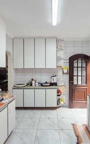 Casa à venda com 212m², 3 quartos e 3 vagas Casa à venda com 212m², 3 quartos e 3 vagasCozinha
