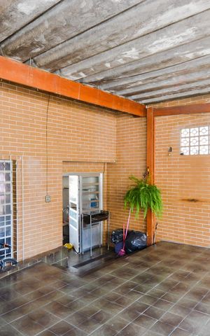 Casa à venda com 290m², 3 quartos e 2 vagasGaragem