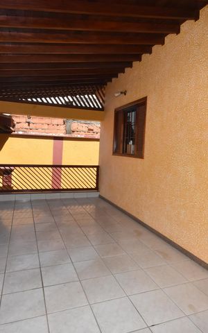 Casa à venda com 240m², 3 quartos e 4 vagas Casa à venda com 240m², 3 quartos e 4 vagasGaragem