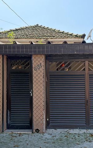 Casa para alugar com 240m², 5 quartos e 2 vagasFachada