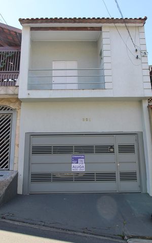 Casa para alugar com 150m², 3 quartos e 2 vagasFachada