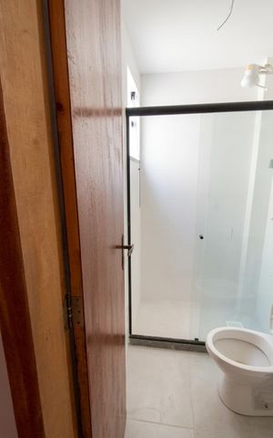 Casa para alugar com 60m², 2 quartos e 2 vagas Casa para alugar com 60m², 2 quartos e 2 vagasBanheiro