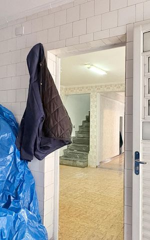 Casa à venda com 170m², 5 quartos e 2 vagasCasa 1 - Área de serviço