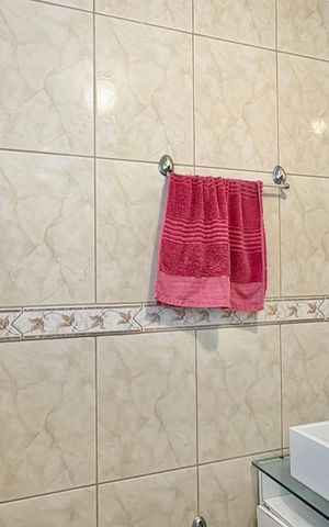 Casa à venda com 170m², 5 quartos e 2 vagasCasa 1 - Banheiro 1