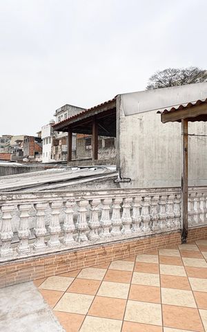 Casa à venda com 170m², 5 quartos e 2 vagasCasa 2 - Área de serviço/ Varanda Suíte 1