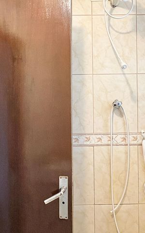 Casa à venda com 170m², 5 quartos e 2 vagasCasa 1 - Banheiro 1