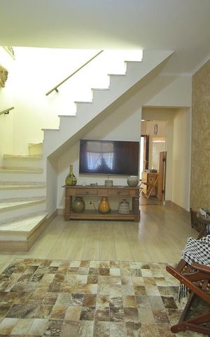 Casa à venda com 123m², 2 quartos e 2 vagasSala