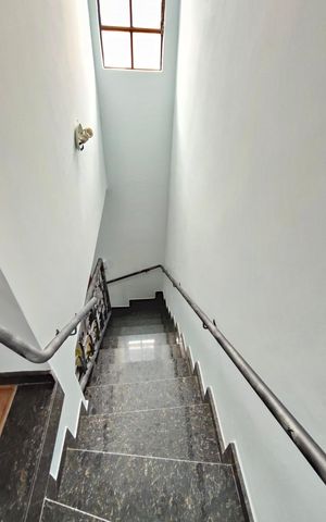 Casa à venda com 114m², 2 quartos e 3 vagasEscadas 