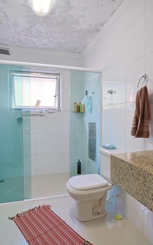 Casa à venda com 125m², 3 quartos e 2 vagasBanheiro