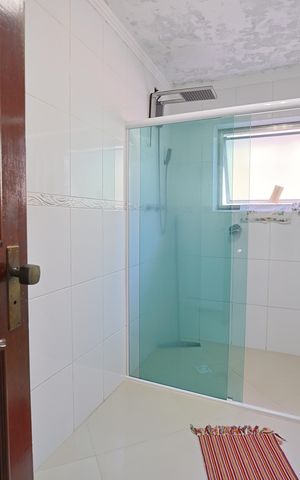 Casa à venda com 125m², 3 quartos e 2 vagasBanheiro