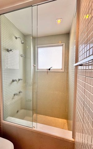 Apartamento para alugar com 258m², 4 quartos e 4 vagas Apartamento para alugar com 258m², 4 quartos e 4 vagasBanheiro suíte 2