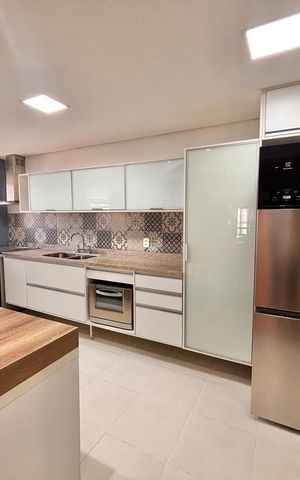 Apartamento para alugar com 258m², 4 quartos e 4 vagas Apartamento para alugar com 258m², 4 quartos e 4 vagasCozinha