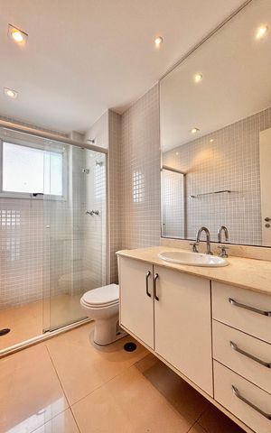 Apartamento para alugar com 258m², 4 quartos e 4 vagas Apartamento para alugar com 258m², 4 quartos e 4 vagasBanheiro suíte 3