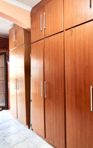 Casa à venda com 400m², 3 quartos e 2 vagas Casa à venda com 400m², 3 quartos e 2 vagasSuíte 1