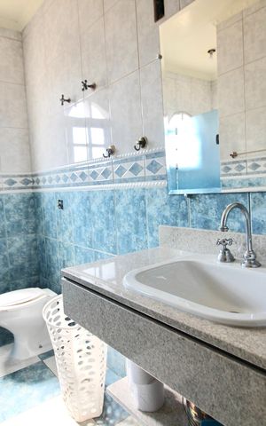 Casa à venda com 400m², 3 quartos e 2 vagas Casa à venda com 400m², 3 quartos e 2 vagasBanheiro 2
