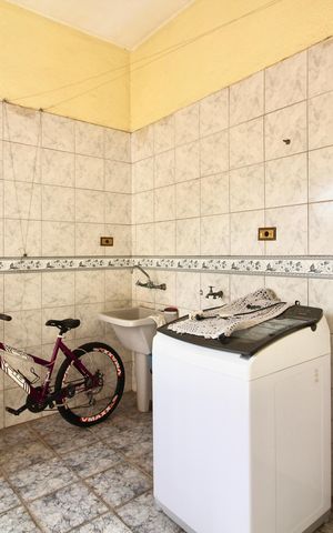 Casa à venda com 400m², 3 quartos e 2 vagas Casa à venda com 400m², 3 quartos e 2 vagasÁrea de serviço