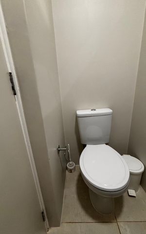 Apartamento à venda com 94m², 2 quartos e 1 vaga Apartamento à venda com 94m², 2 quartos e 1 vagaBanheiro lavanderia