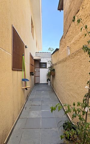 Casa à venda com 113m², 3 quartos e 3 vagas Casa à venda com 113m², 3 quartos e 3 vagasCorredor externo
