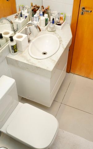 Apartamento à venda com 77m², 2 quartos e 2 vagasSuíte - Banheiro 