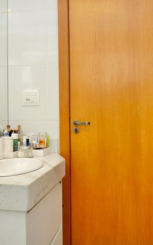 Apartamento à venda com 77m², 2 quartos e 2 vagasSuíte - Banheiro 