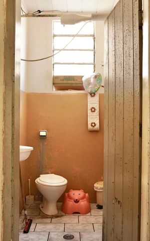 Casa à venda com 110m², 2 quartos e 1 vaga Casa à venda com 110m², 2 quartos e 1 vagaBanheiro